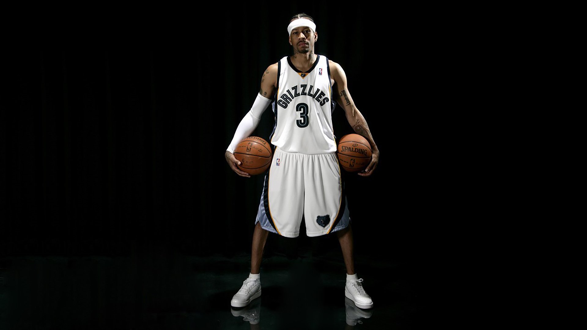 伊朗球员自带羊毛披肩登场,被赞“中东骑士”,伊朗国家队队服